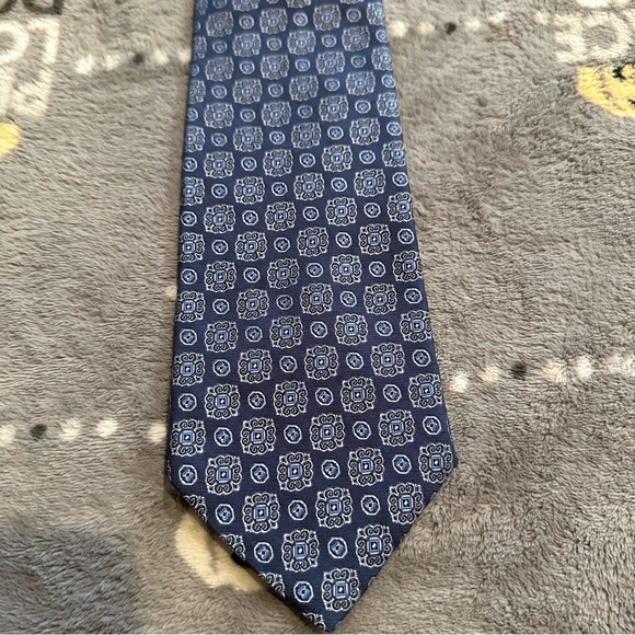 Joseph Abboud 100% Silk Printed Navy Tie Made in Italy - Picture 1 of 3